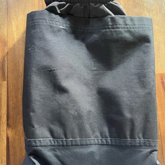 Patagonia women’s black snow pants - Picture 6 of 13